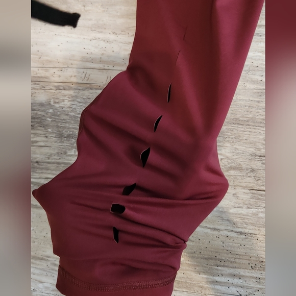 Whisper size medium Tara Burgandy Leggings - Picture 4 of 4